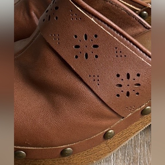 American Eagle Tan Bohemian Chunky Heel Clogs Size 7.5 - Picture 12 of 16